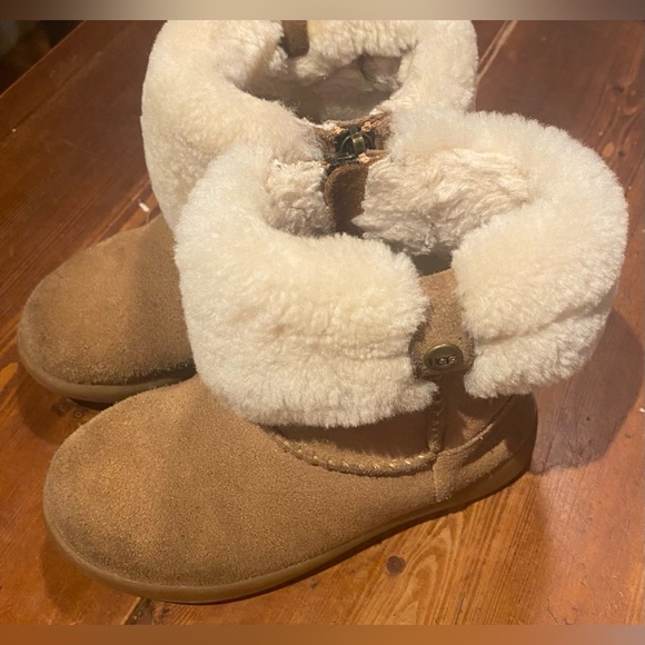 Toddler Uggs - Picture 2 of 3